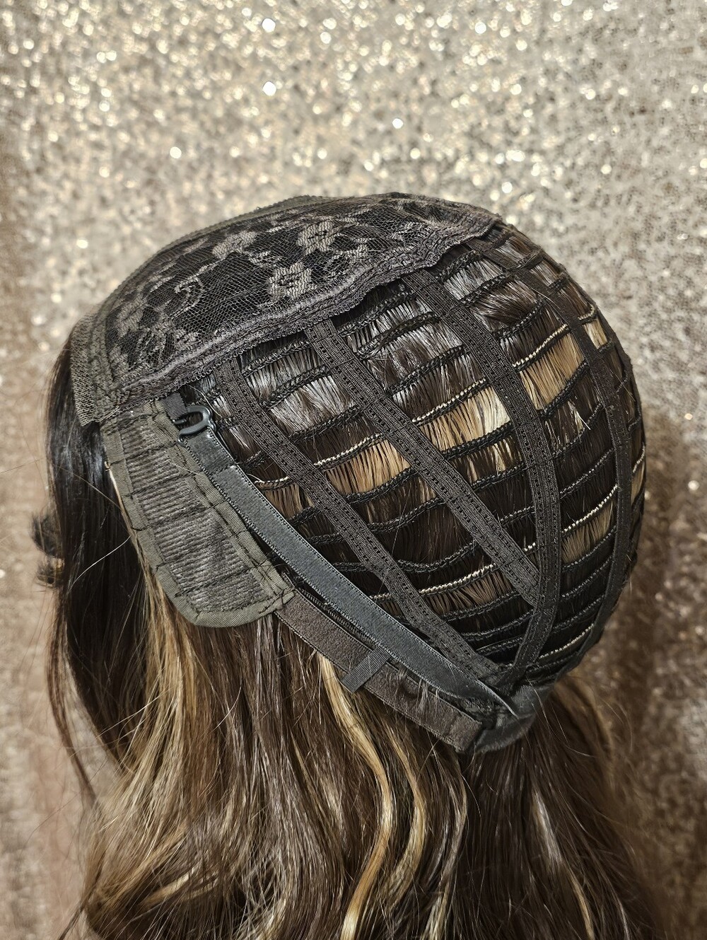 Wig - Picture 5 of 6